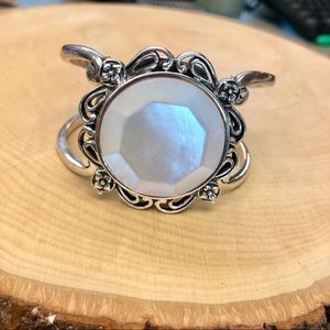 Barse mother of pearl cuff